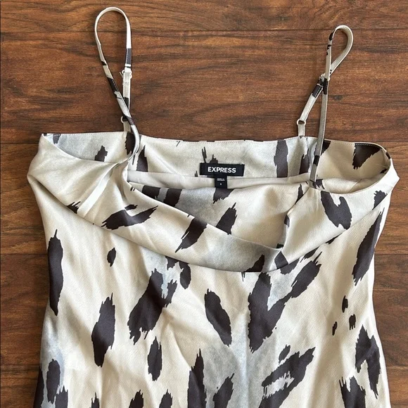 Express Black and Cream Patterned Midi Dress - Picture 3 of 8